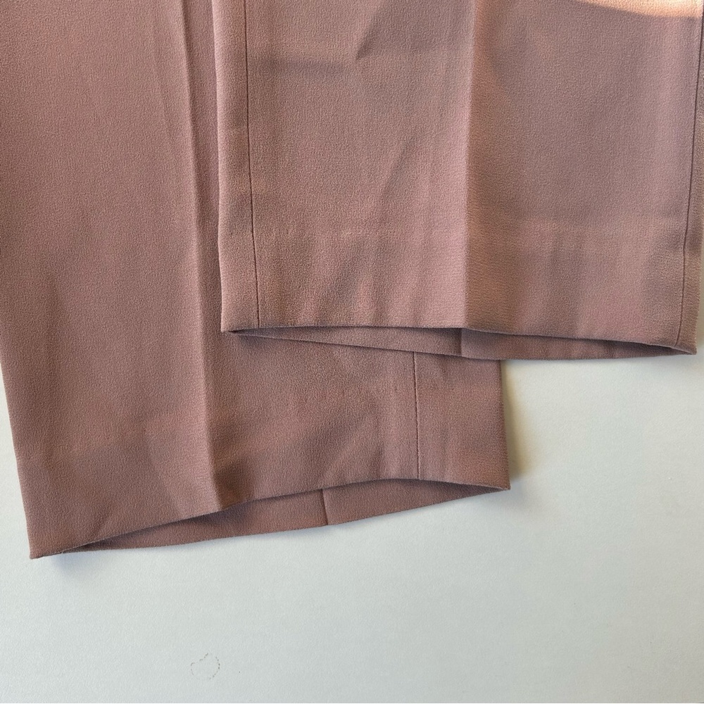 Aritzia Women’s Trousers in Dusty Rose - Picture 4 of 13